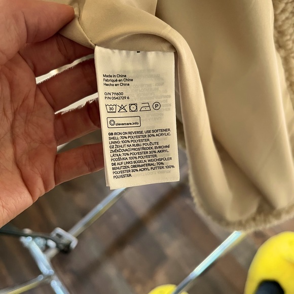 H&M Jackets & Blazers - H&M teddy coat. Size M